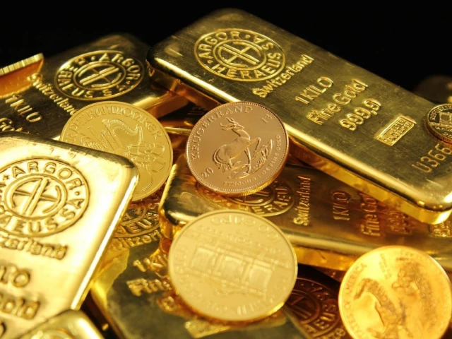 Gold Price in Pakistan Plunges by Rs7,000 on Global Drop