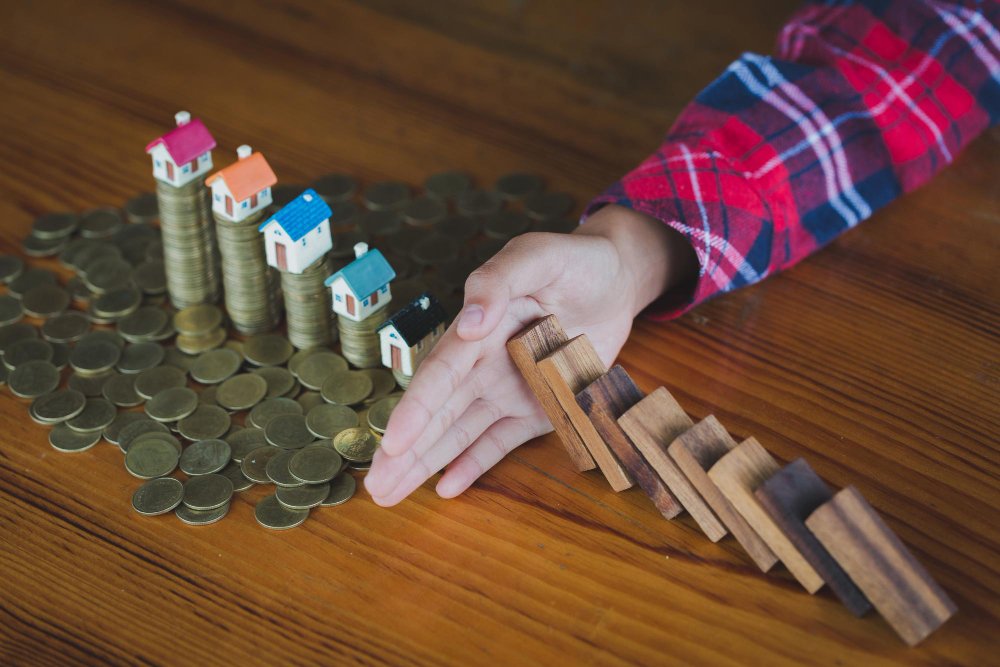 Pakistan's K-Shaped Recovery: Household Savings Crash 66% Amid Widening Inequality