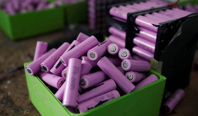 Pakistan Advances $558 Million Deals with China for Local Lithium-Ion Battery Production