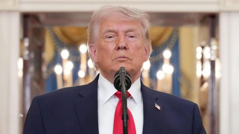 Trump Threatens Iran as Strait of Hormuz Closure Puts Ceasefire on Brink