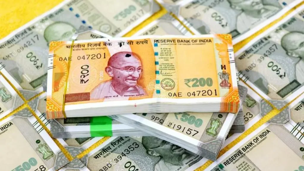 Indian Rupee at 100 per Dollar Risk Grows as Oil Prices Surge Amid Iran Conflict