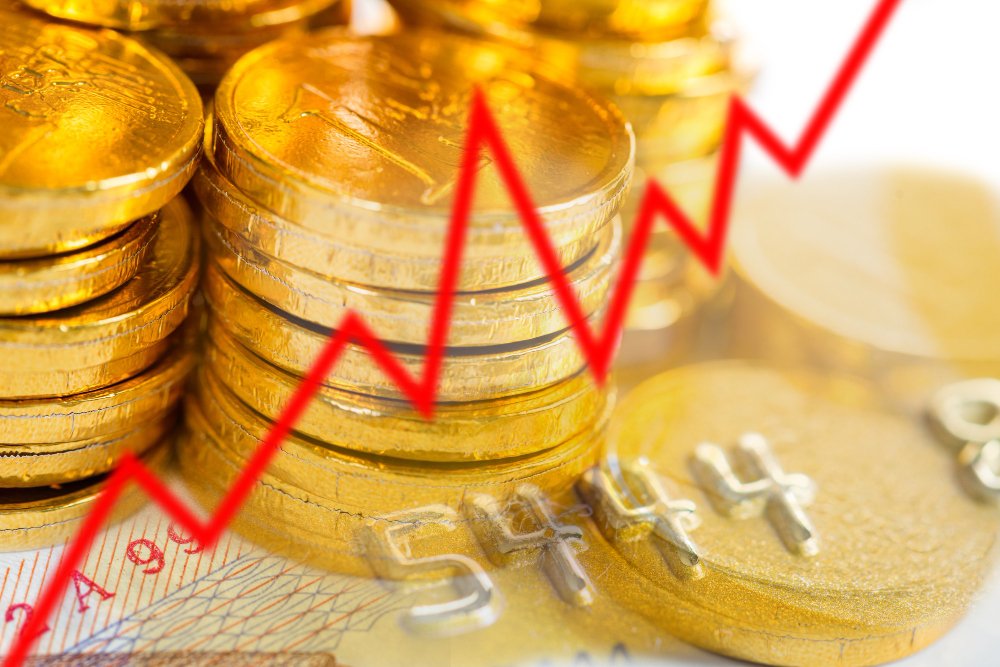 Gold Prices Fall Below $4,000 as Strong Dollar and Fed Rate Hike Expectations Weigh on Market