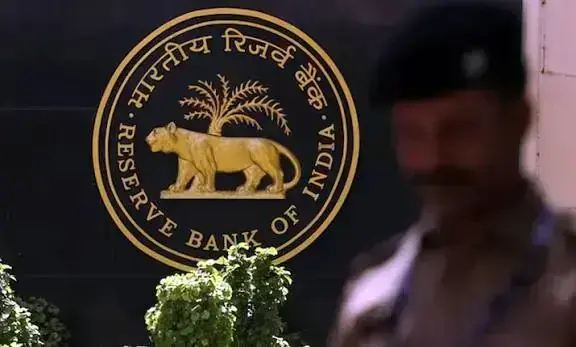 India Sells Net $6.1 Billion to Support Rupee Amid Oil Price Surge