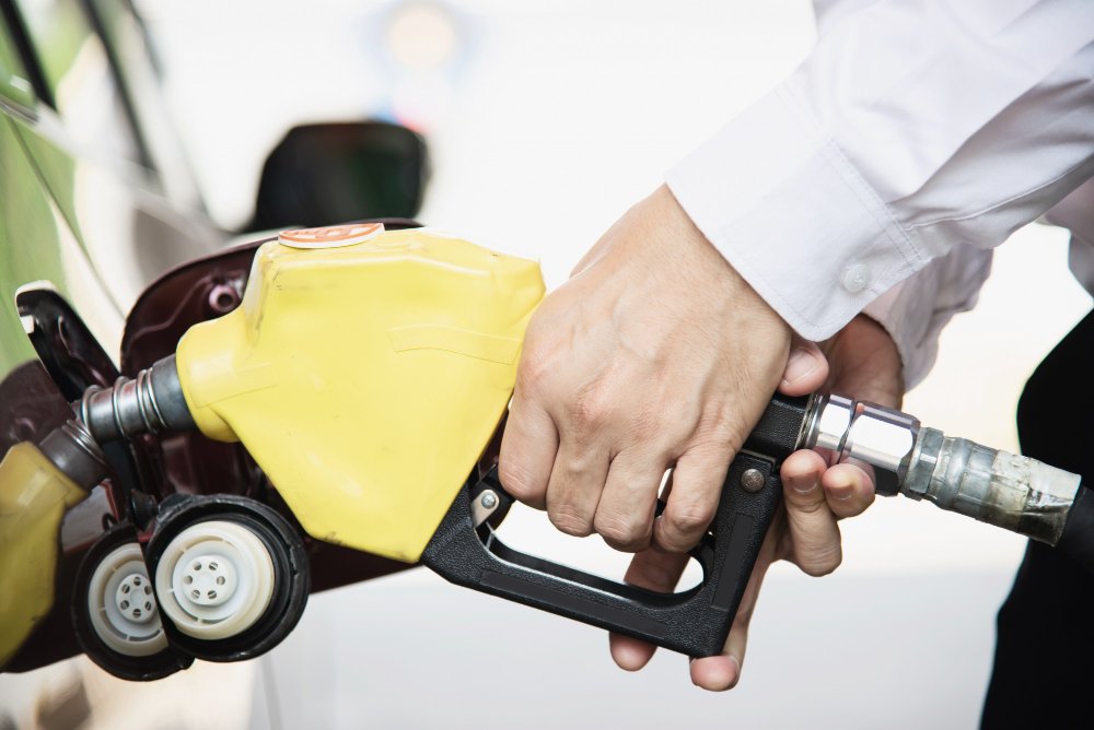 Petrol Prices in Pakistan Expected to Fall by Rs2.44, Diesel by Rs2.52 For August 8